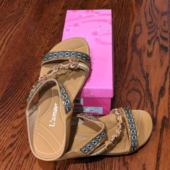 Sandals - Picture 1 of 4